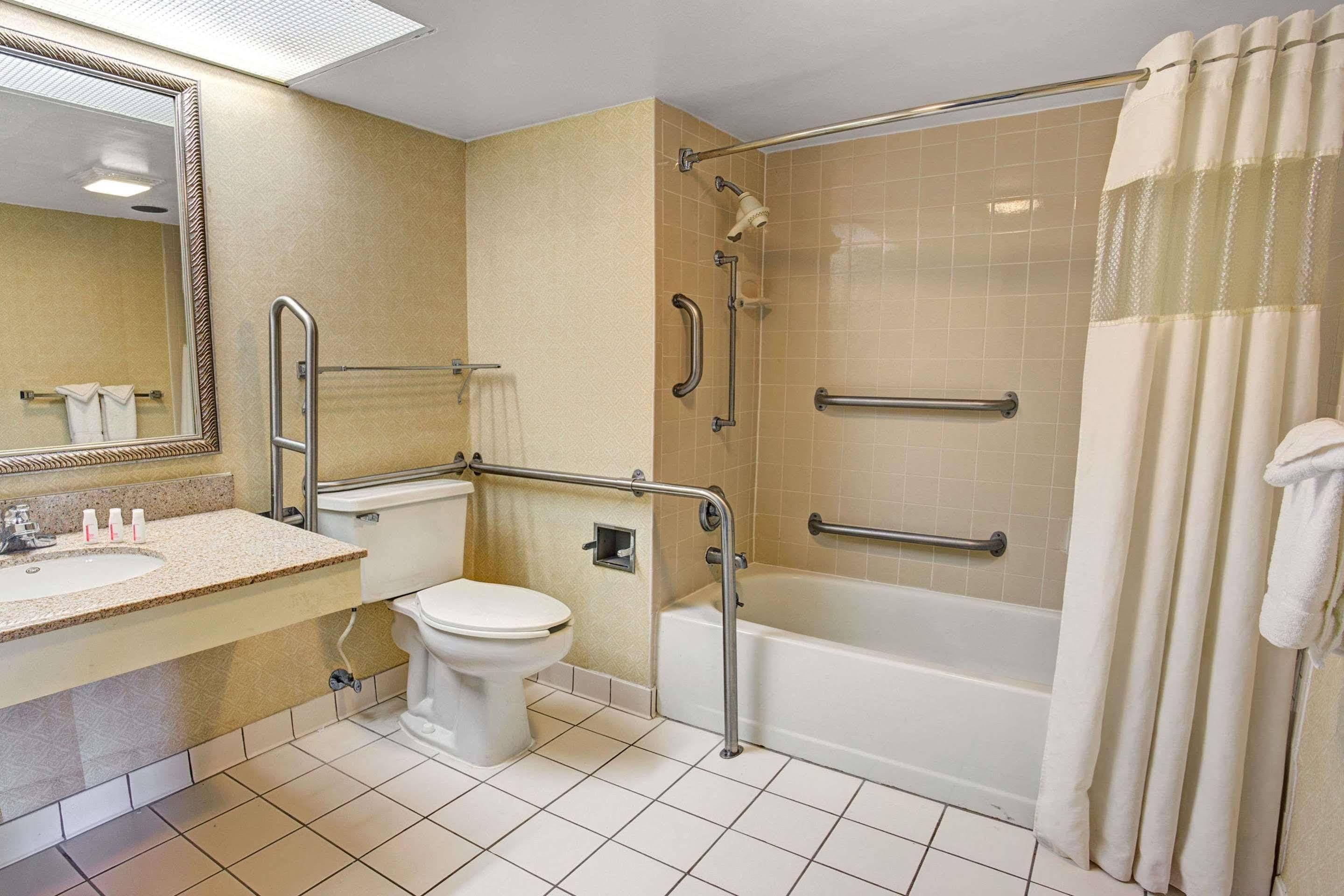 Holiday Inn Indianapolis - Airport Area N By Ihg Eksteriør bilde